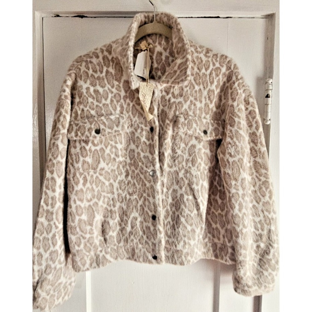 NWT‎ Mystree Leopard fuzz shacket woman Sz M snap button